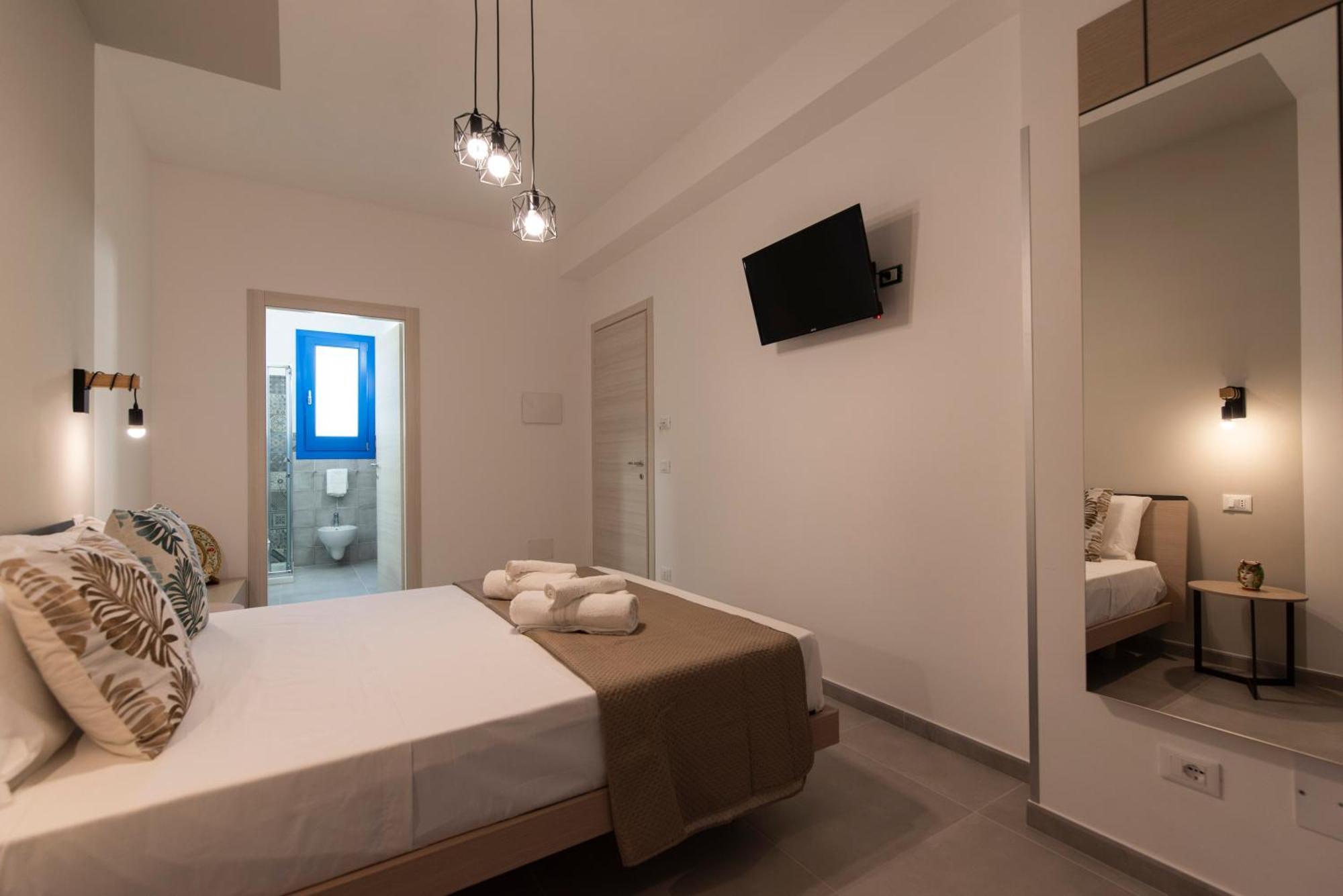 Bed And Breakfast Da Francesca Castelluzzo Bagian luar foto